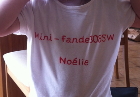 Noélie essaie le TShirt.JPG