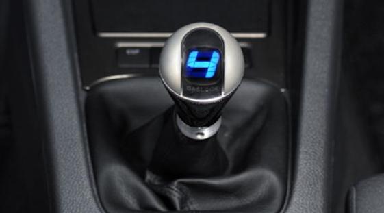 S1-Societe-Gaslock-le-pommeau-de-levier-de-vitesse-l-Indy-Cator-permet-de-faire-des-economies-de-carburant-1258.jpg