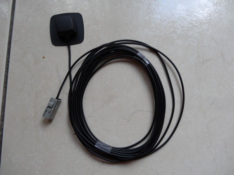 Antenne GPS magnétique + Support métallique adhésif W910R.JPG