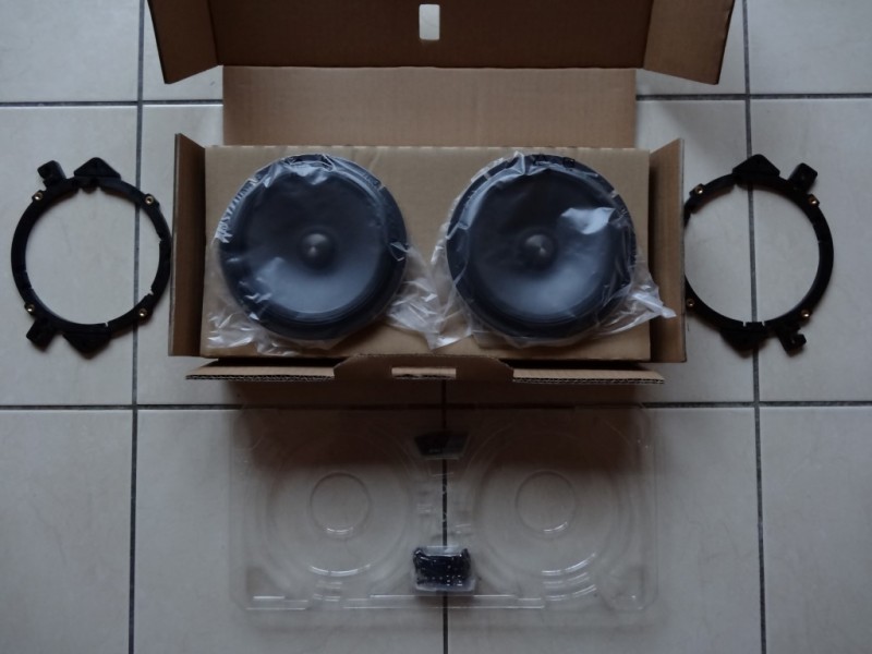 Haut-parleur + accessoires SPR-60C.JPG