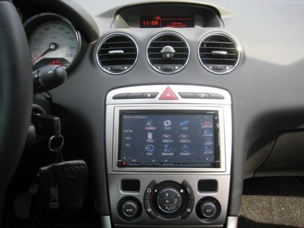 Kenwood DNX8220BT in Peugeot 308 Eindresultaat.jpg