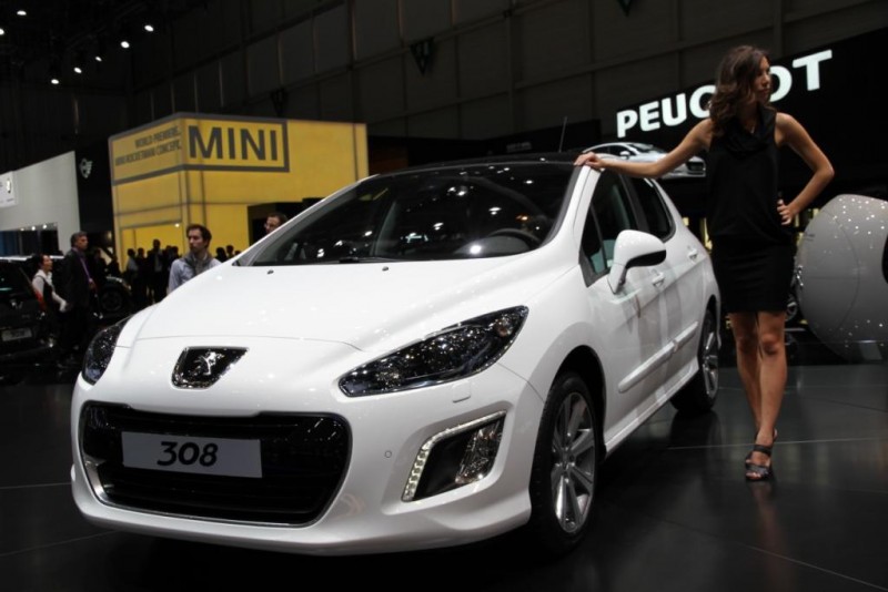 S0-Geneve-2011-live-Peugeot-308-restylee-..jpg