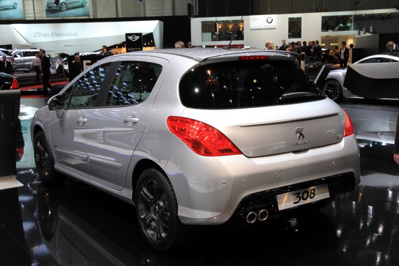 S0-Geneve-2011-live-Peugeot-308-restylee-ou-les-merites-de-la-chirurgie-esthetique-215499.jpg