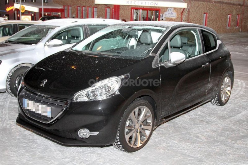 peugeot-208-gti-spyshot-mulet-13.jpg